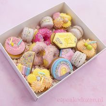 Afbeelding in Gallery-weergave laden, Witte Sweet Box met transparant deksel - 25 x 20 x 7 cm